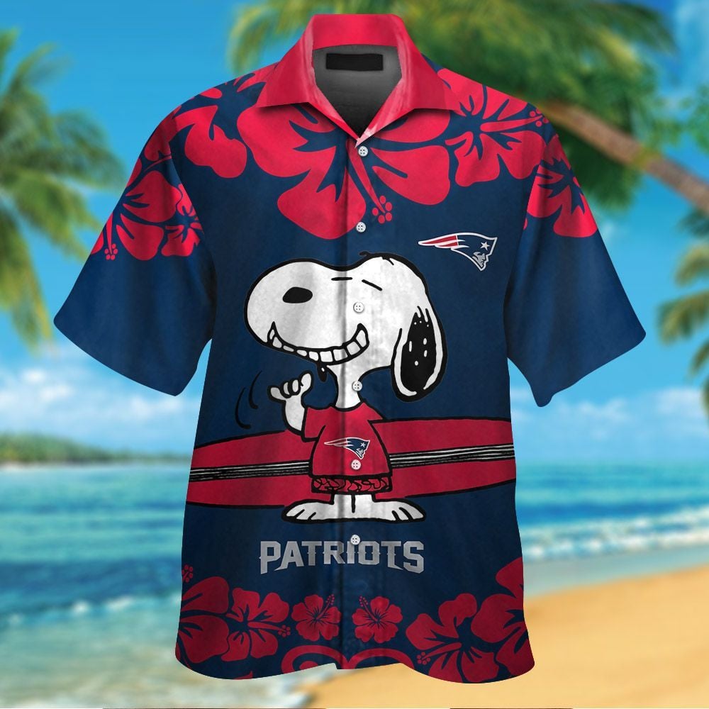 New England Patriots & Snoopy Short Sleeve Button Up Tropical Aloha Hawaiian Shirts For Men Women Nfl